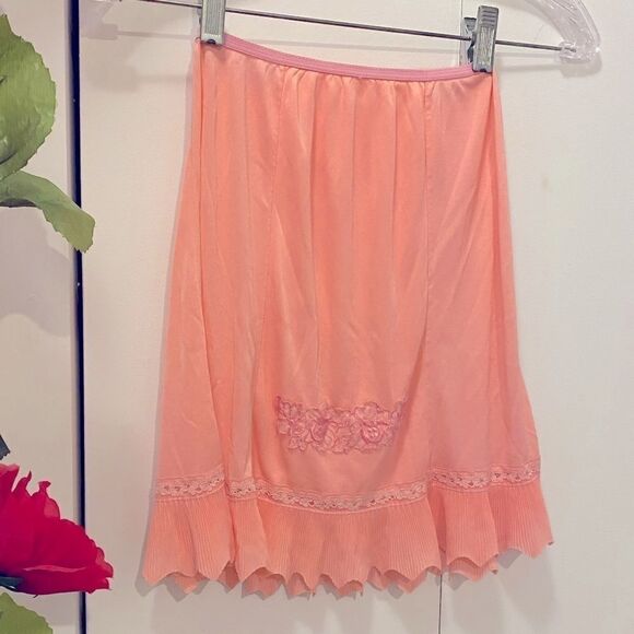 🌷Coral Peach Pink Slip Skirt With Embroidery🌷 Vintage - Picture 5 of 7